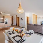 Apartment Beachfront Atlantic View A09 *