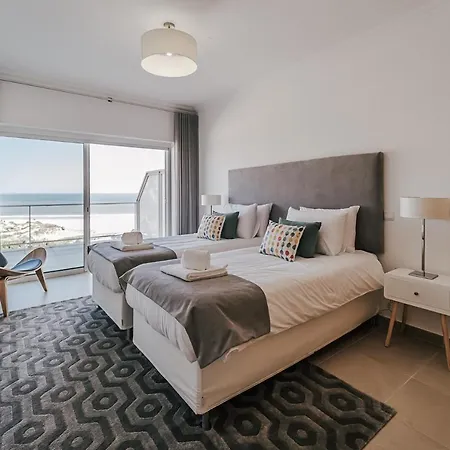 Beachfront Atlantic View A09 アパート オビドス