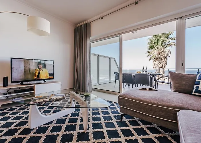 Beachfront Atlantic View A09 アパート